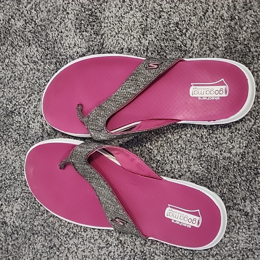 Skechers flip flops